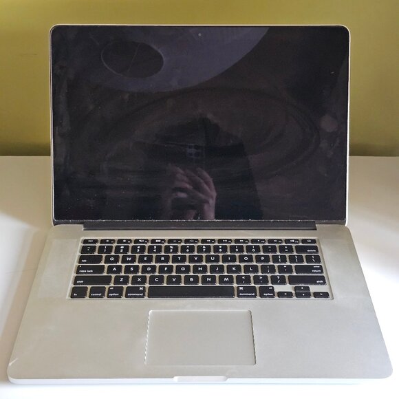 Macbook Pro 2015 15.4-in - 2.8 GHz Quad Core Intel i7 - 16 GB RAM - 1TB Storage - Picture 3 of 13